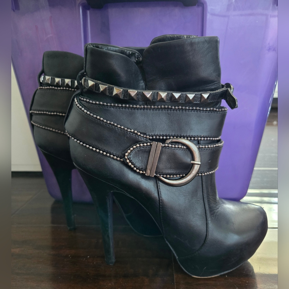 Mojo Moxy Studded Black Leather Ankle Boots Size 8